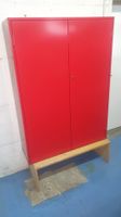 Schrank aus Metall