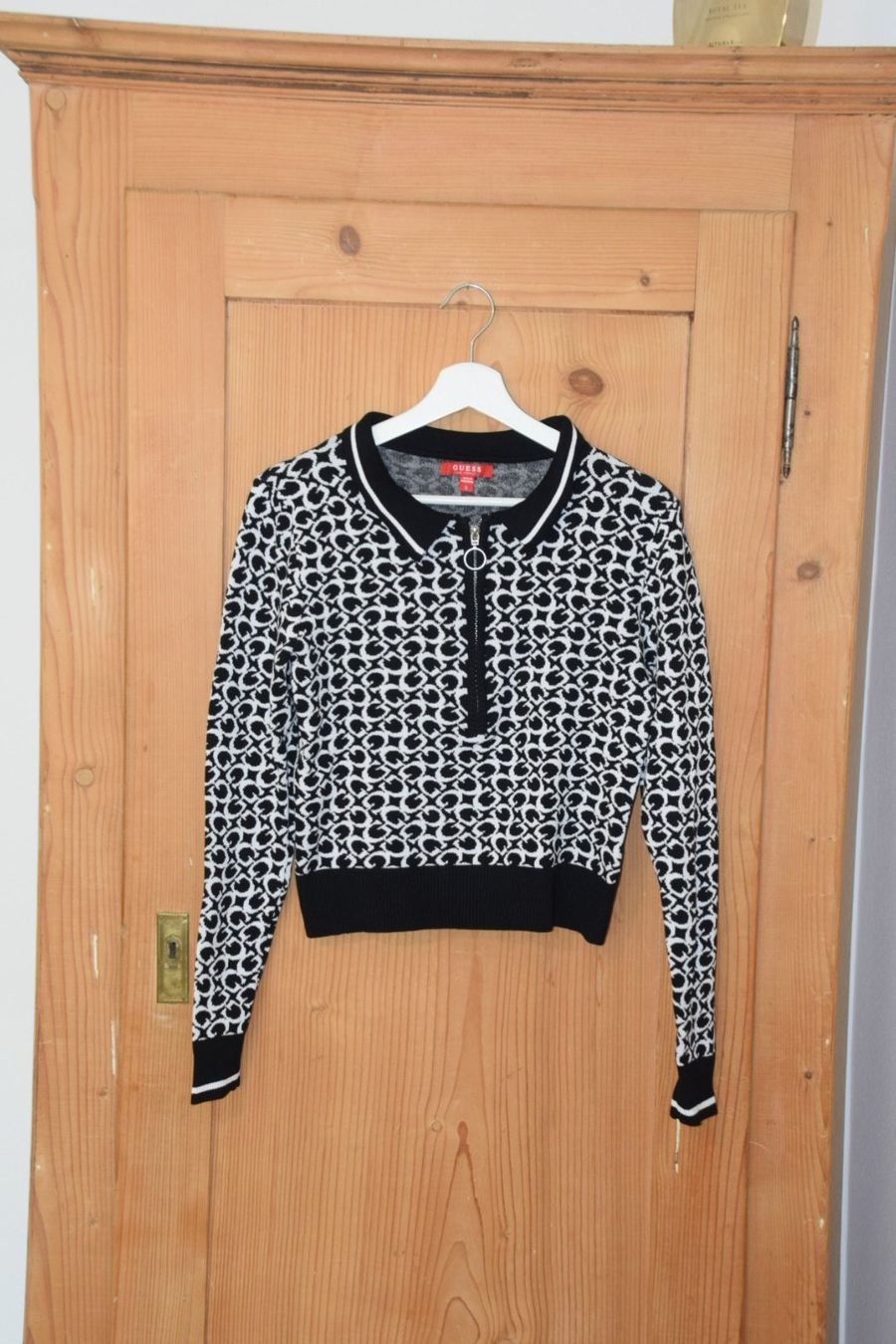 Guess Pullover & Sweatshirts: Damen Pullover Guess mit Reissverschluss Grösse S – Gebraucht aus St. Gallen von Lena_T