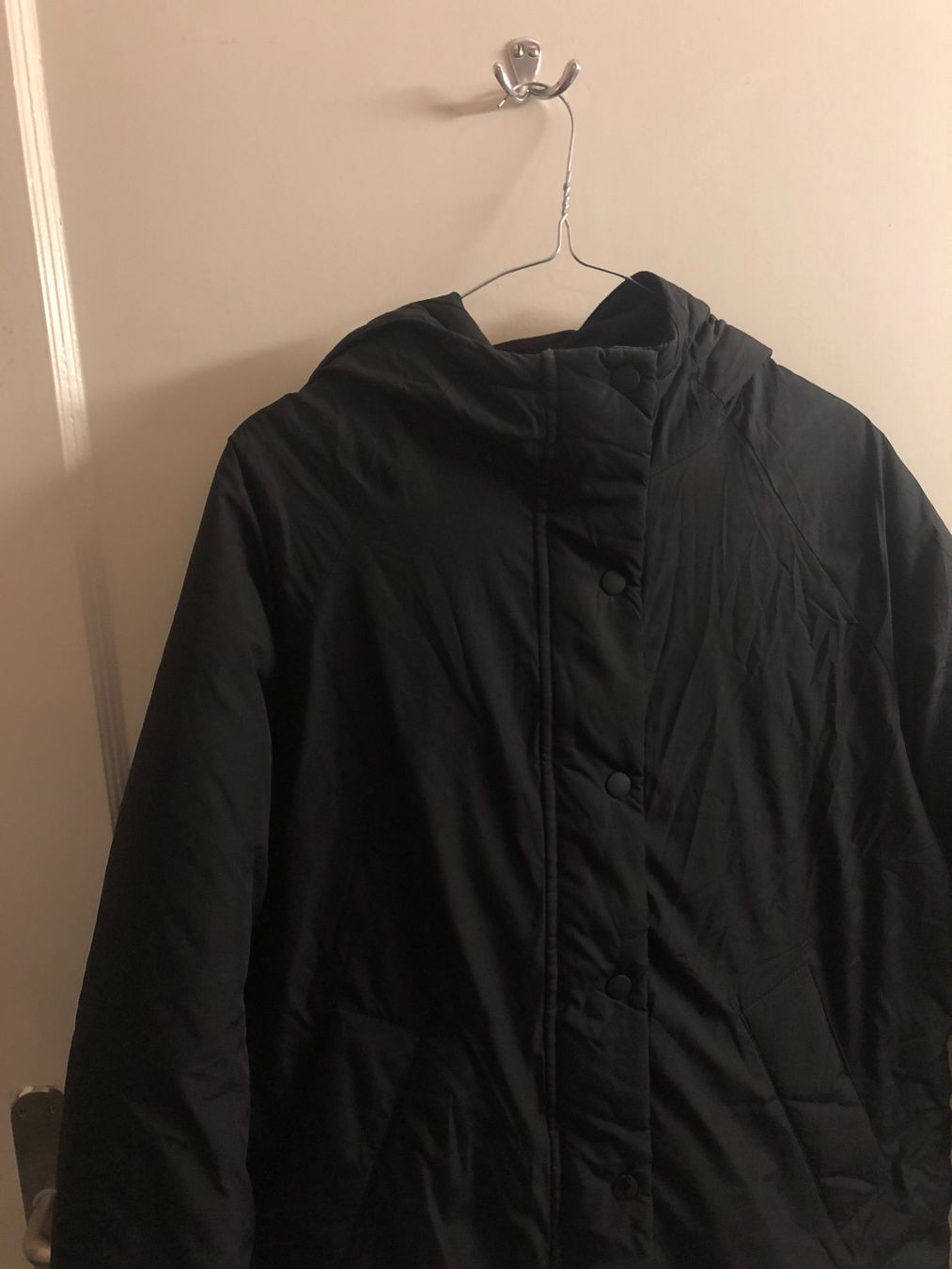 Giacche: Schwarze Daunenjacke mit Kapuze – Usato da Zürich venduto da aurelia_nater 1