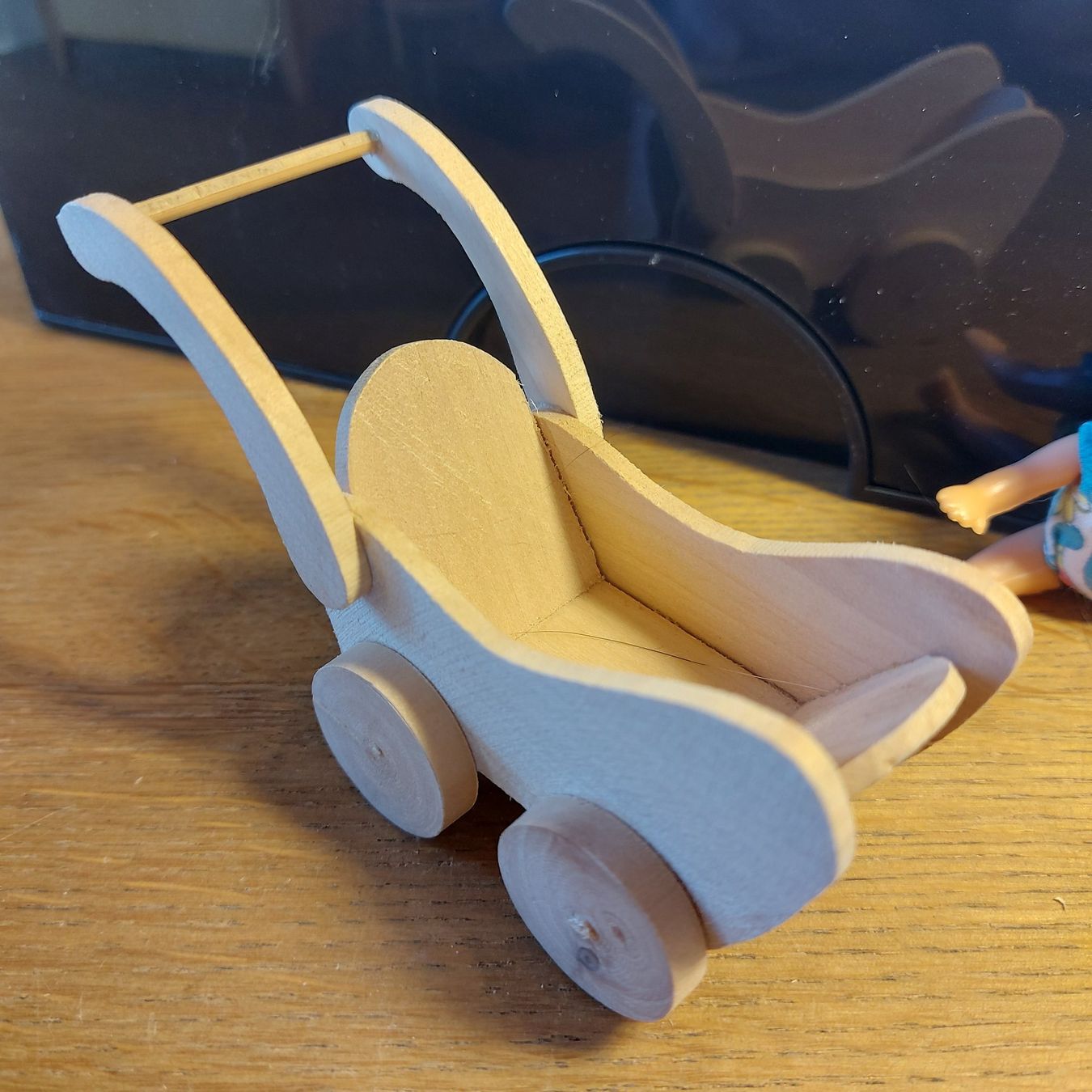 Puppenhäuser & -möbel: Puppenstuben Wagen mit Puppe – Gebraucht aus Schlieren von  3