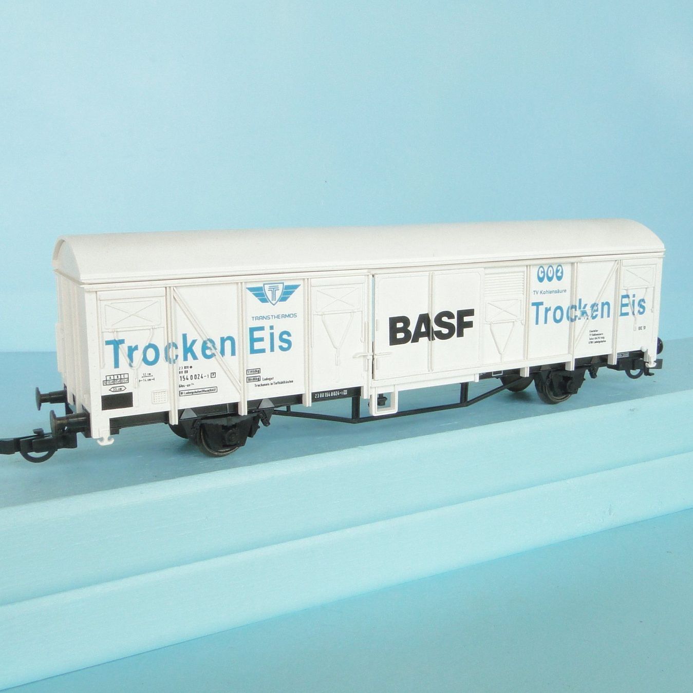 Roco Modellini di ferrovie: Roco 46401 H0 Kühlwagen BASF – Usato da Bülach venduto da cann11