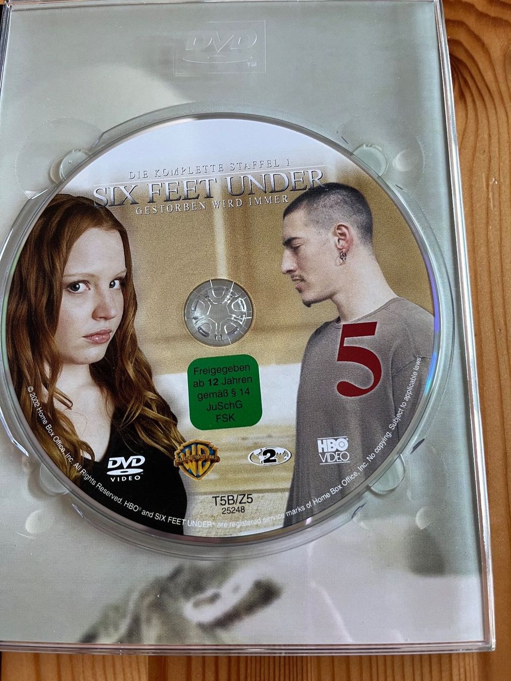Tutti i DVDs: DVD Six Feet Under Staffel 1 – Usato da Zürich venduto da Gurkis 6