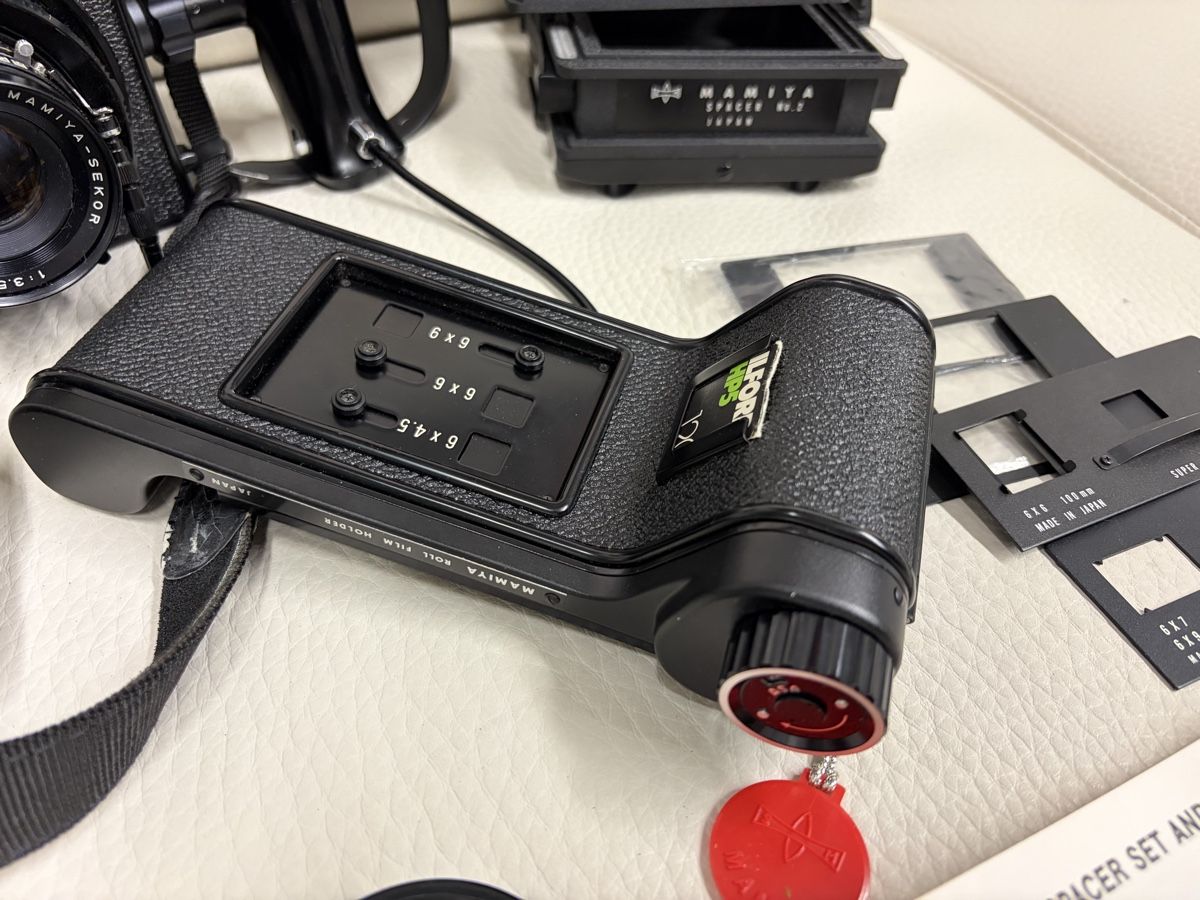 Mamiya Fotocamera: Mamiya Universal Schwarz Mittelformatkamera mit Zubehör – Usato da Dietikon venduto da cre8different 4