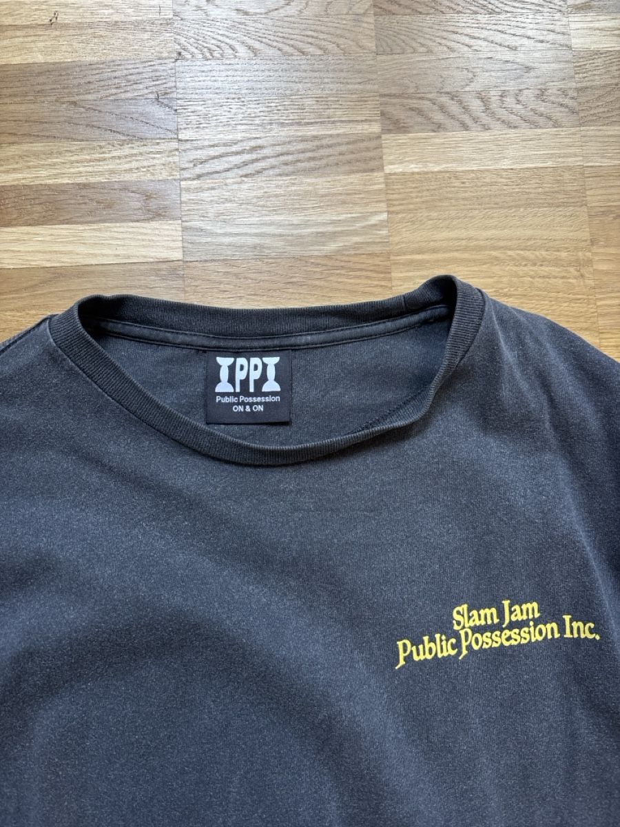 T-shirt: Public Possession T-Shirt – Usato da Zürich venduto da lou_tk2w 2