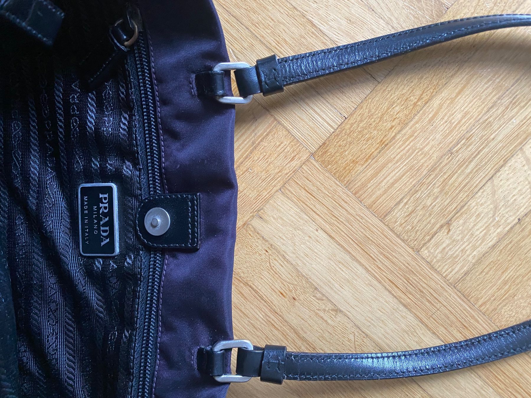 Prada Borse: Klassische PRADA-Nylontasche mit Lederhenkeln – Usato da Bern venduto da thatspascal 6