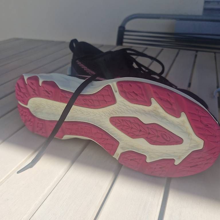 Asics Schuhe für Mädchen: Asics Novablast 2 Grösse 37 – Gebraucht aus Schaffhausen von Jakarila 3