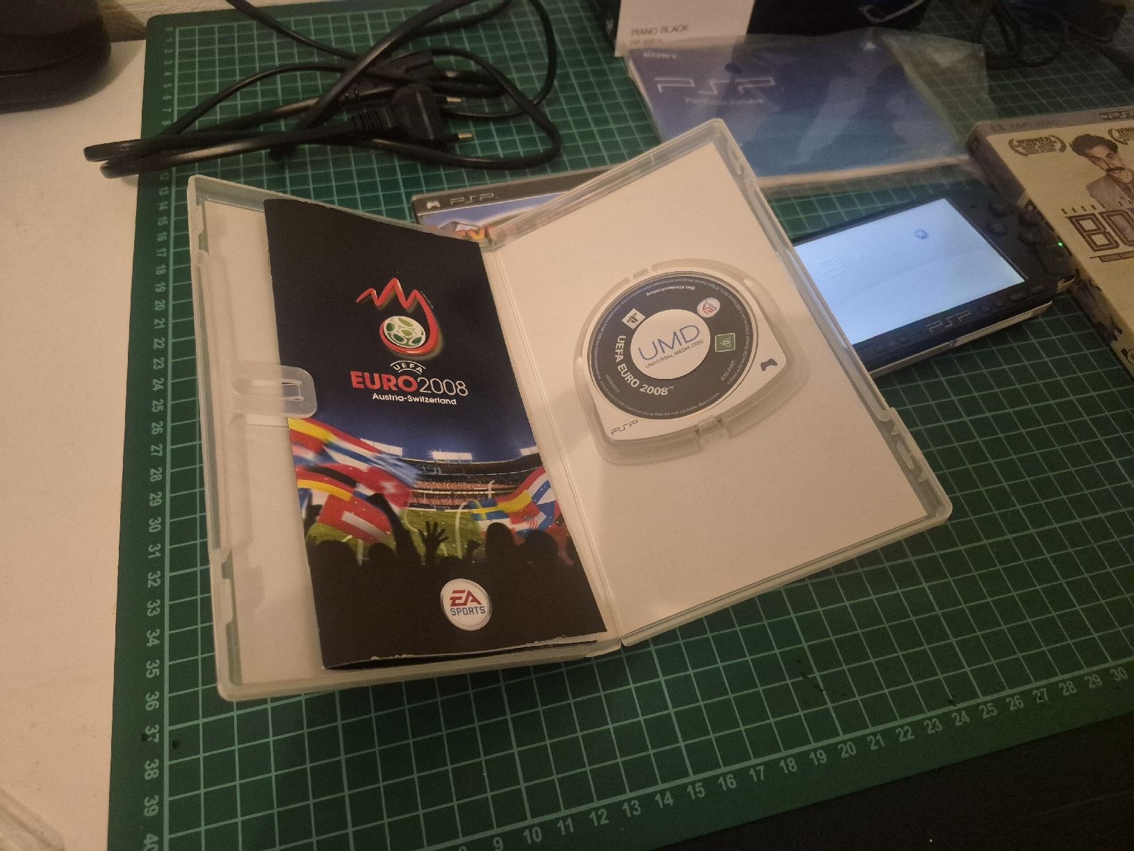 Sony Console: Sony PSP + 4 UMD Klassiker  – Usato da Meyrin venduto da Retro-GZ 1