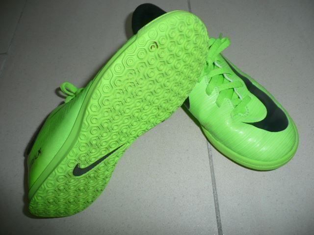 Nike Schuhe für Jungen: Hallenturnschuhe von Nike in Grösse 35 – Gebraucht aus Zug von falama 2