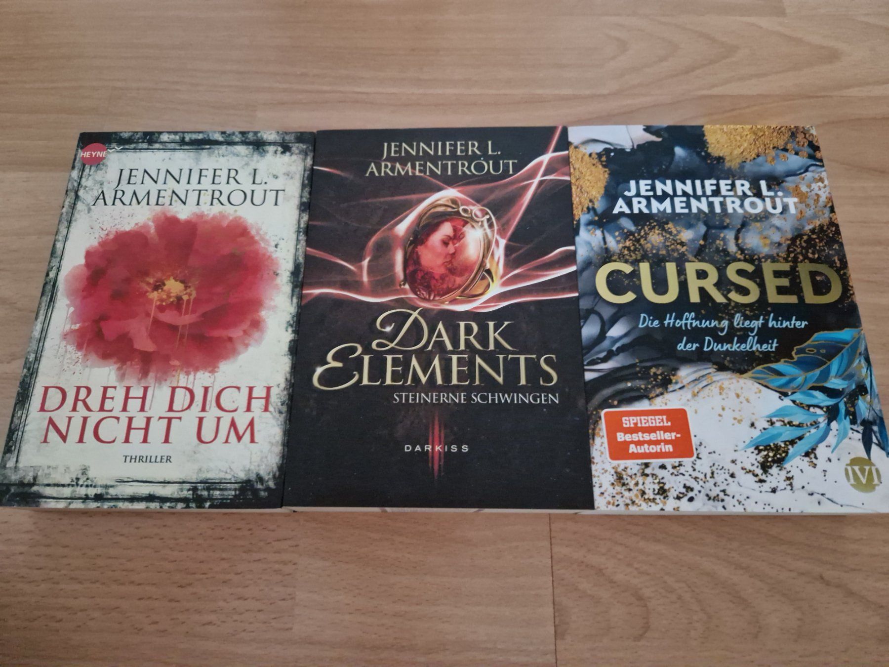 Bücher: Jennifer L. Armentrout Bücherpaket – Gebraucht aus Neuhausen am Rheinfall von Alchimista