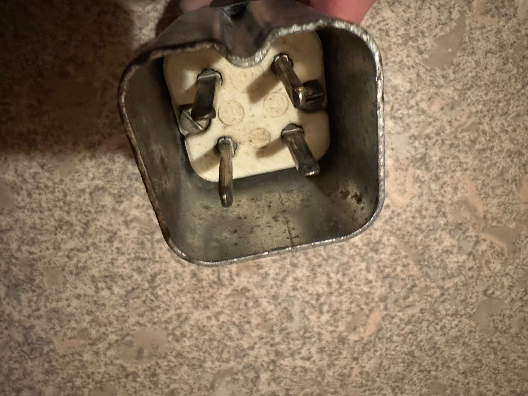 Spine: Stecker/ Kupplung J15 4 Polig – Usato da Huttwil venduto da Bolpa 4