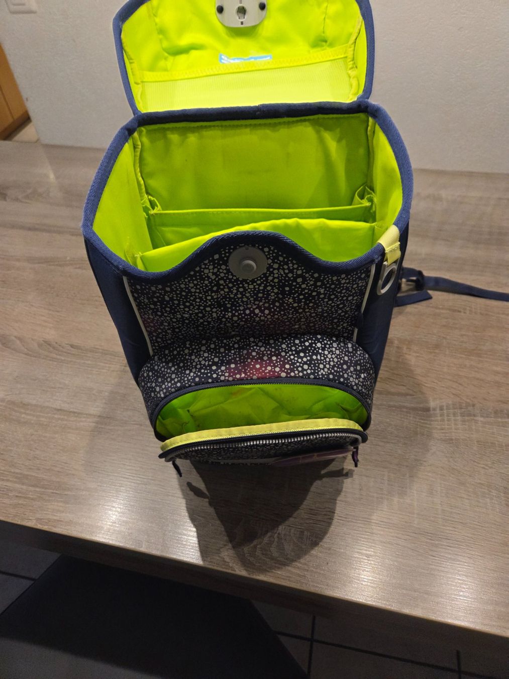 Ergobag Borse & Zaini: Ergobag Bärlaxy Glow – Schulrucksack – Usato da Thun venduto da obe_wpt5 2