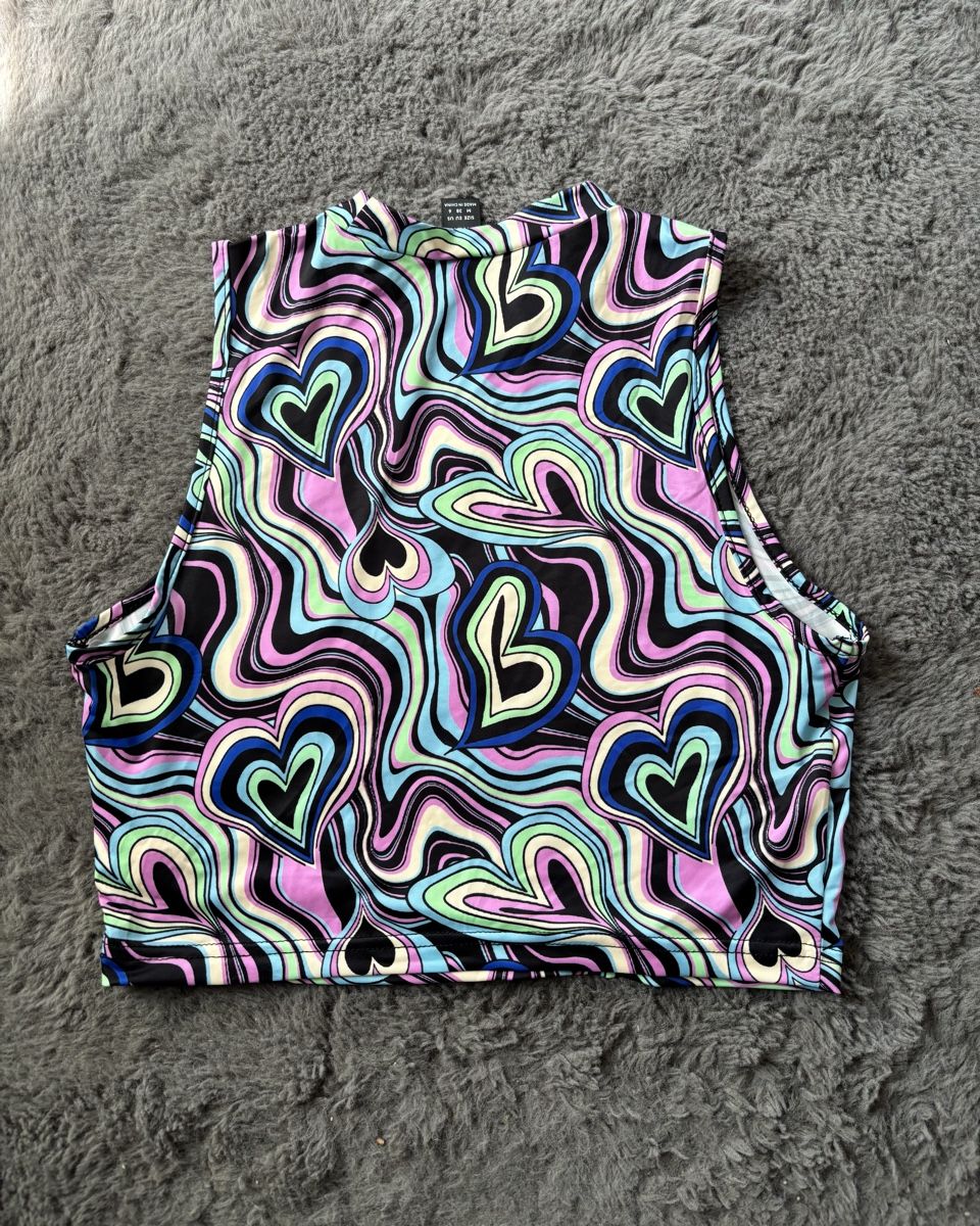 Tops:  Crop Top Heart Pattern Size M – Neu (gemäss Beschreibung) aus Wichtrach von Re_Fit 1