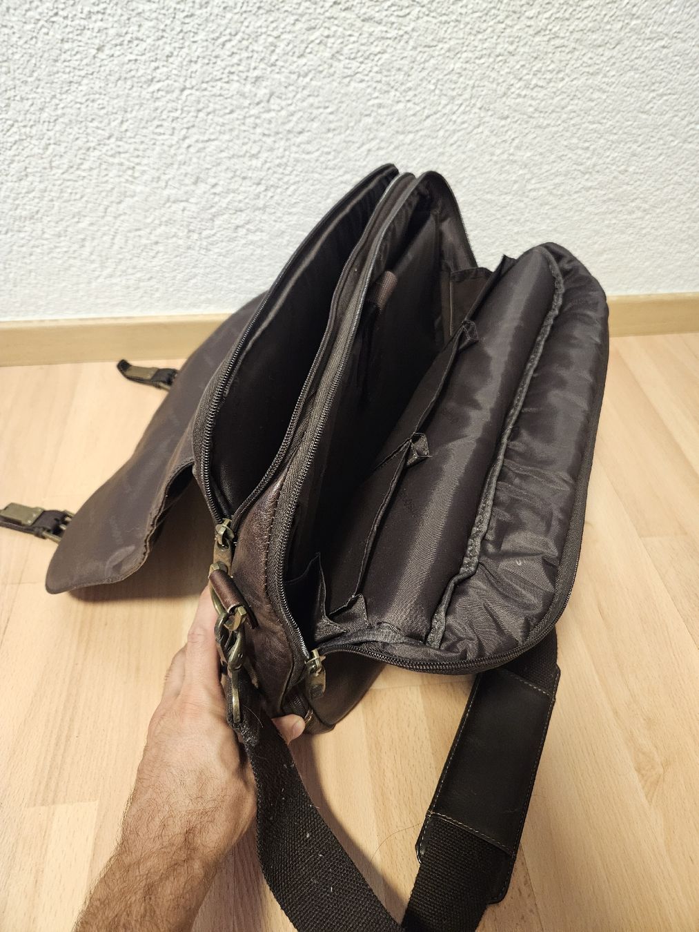 Samsonite Borse: Leder Umhängetasche Dunkelbraun Laptopsak Samsonite – Usato da Täuffelen venduto da helene.1708 1