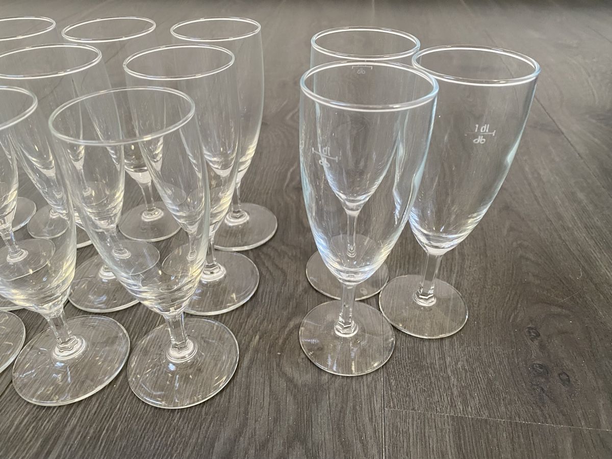 Bicchieri: 17 Champagner Gläser 1dl – Usato da Hägglingen venduto da Karin0802 1
