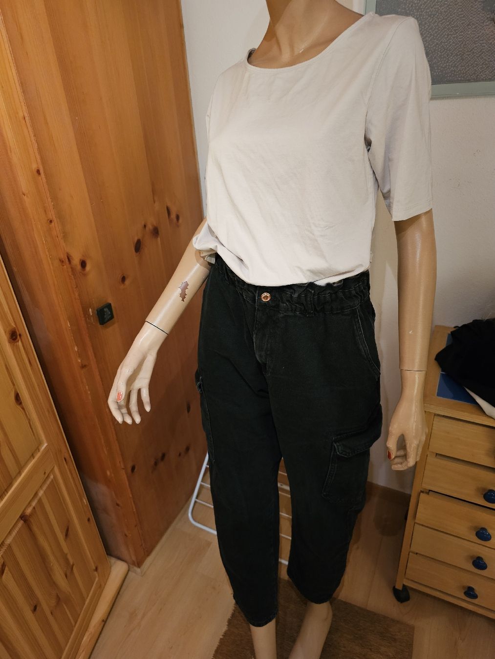 Jeans: Schwarze coole Jeans mit Shirt gr.L – Gebraucht aus Ferden von jemyce