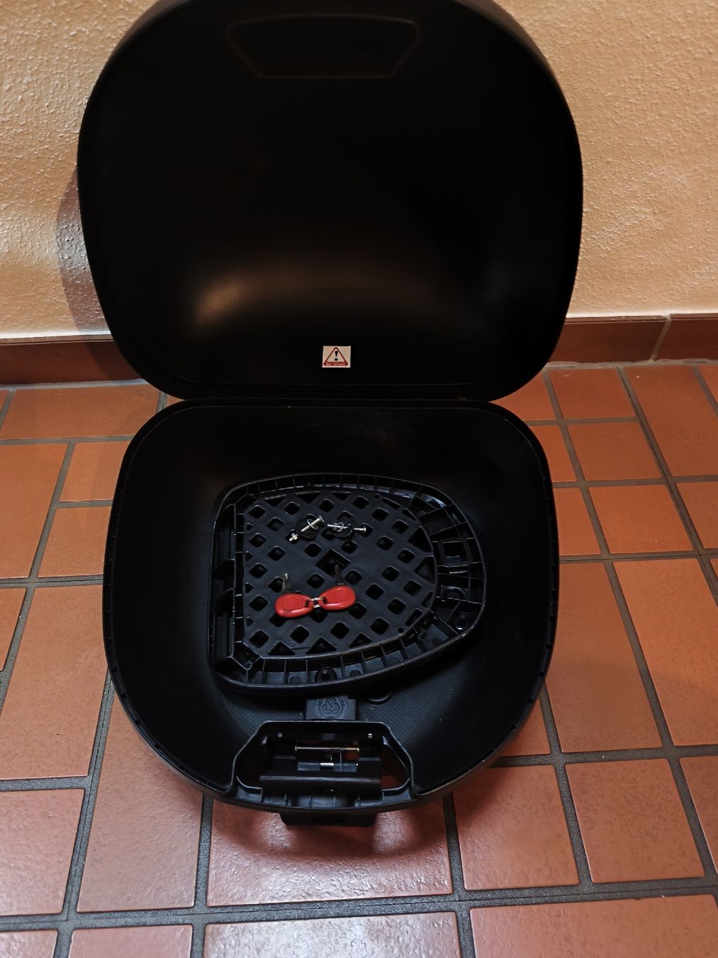Givi Topcase: GIVI QBag Monolock Topcase Basic 28 – Usato da Kernenried venduto da moguai82 1