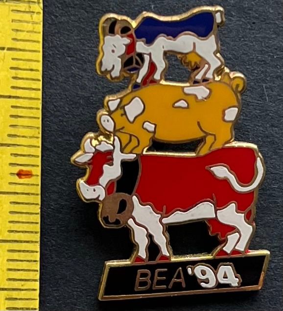Swiss Plaquettes & Badges: Kuh, Schwein Ziege, BEA 94, Pin – D'occasion à Ostermundigen par DaxKarten-75