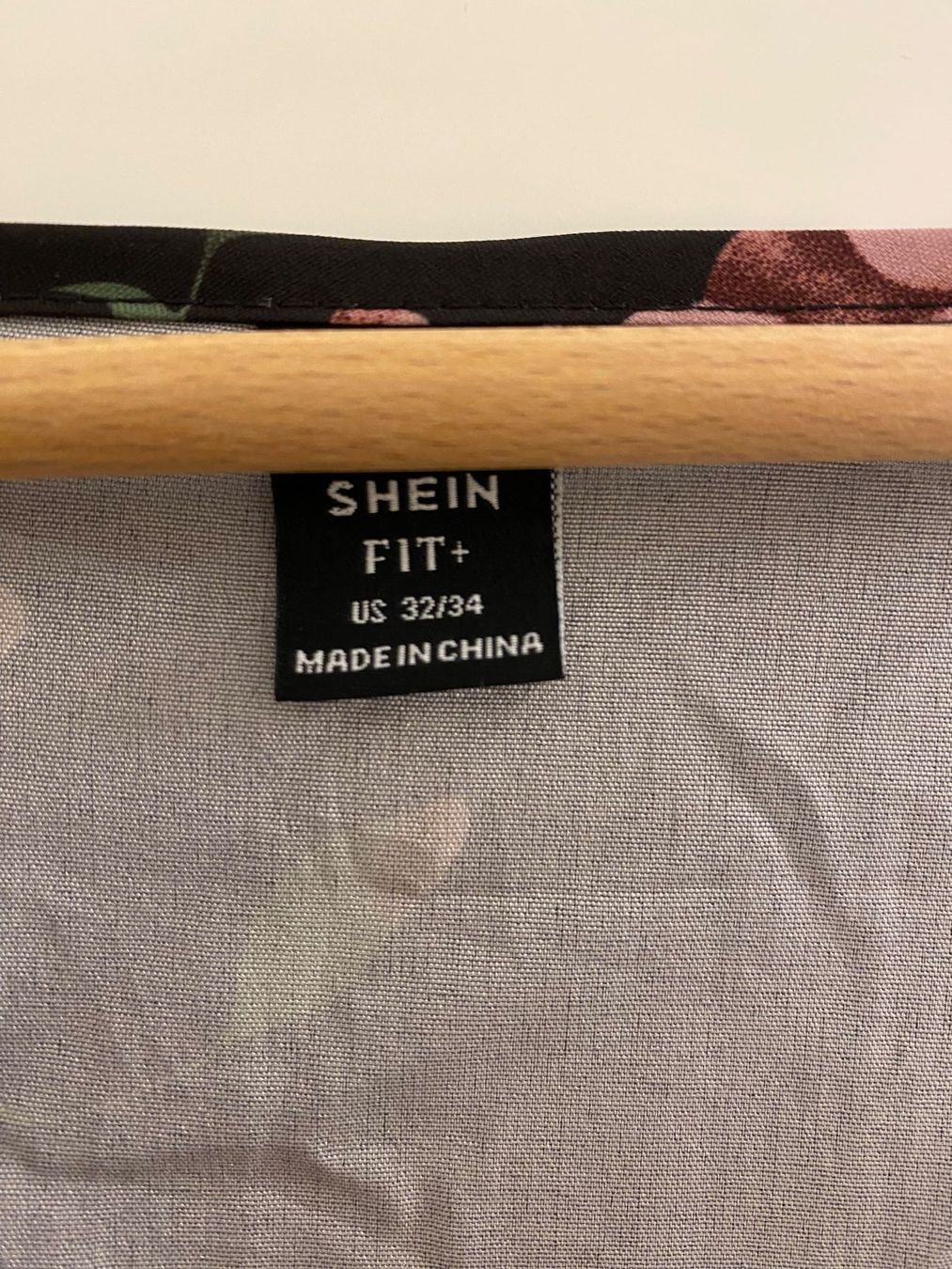 Shein Kleider: Blumenkleid schwarz / rosa Gr. 56 / 58 / 60 – Gebraucht aus Pratteln von a23_j2gs 5