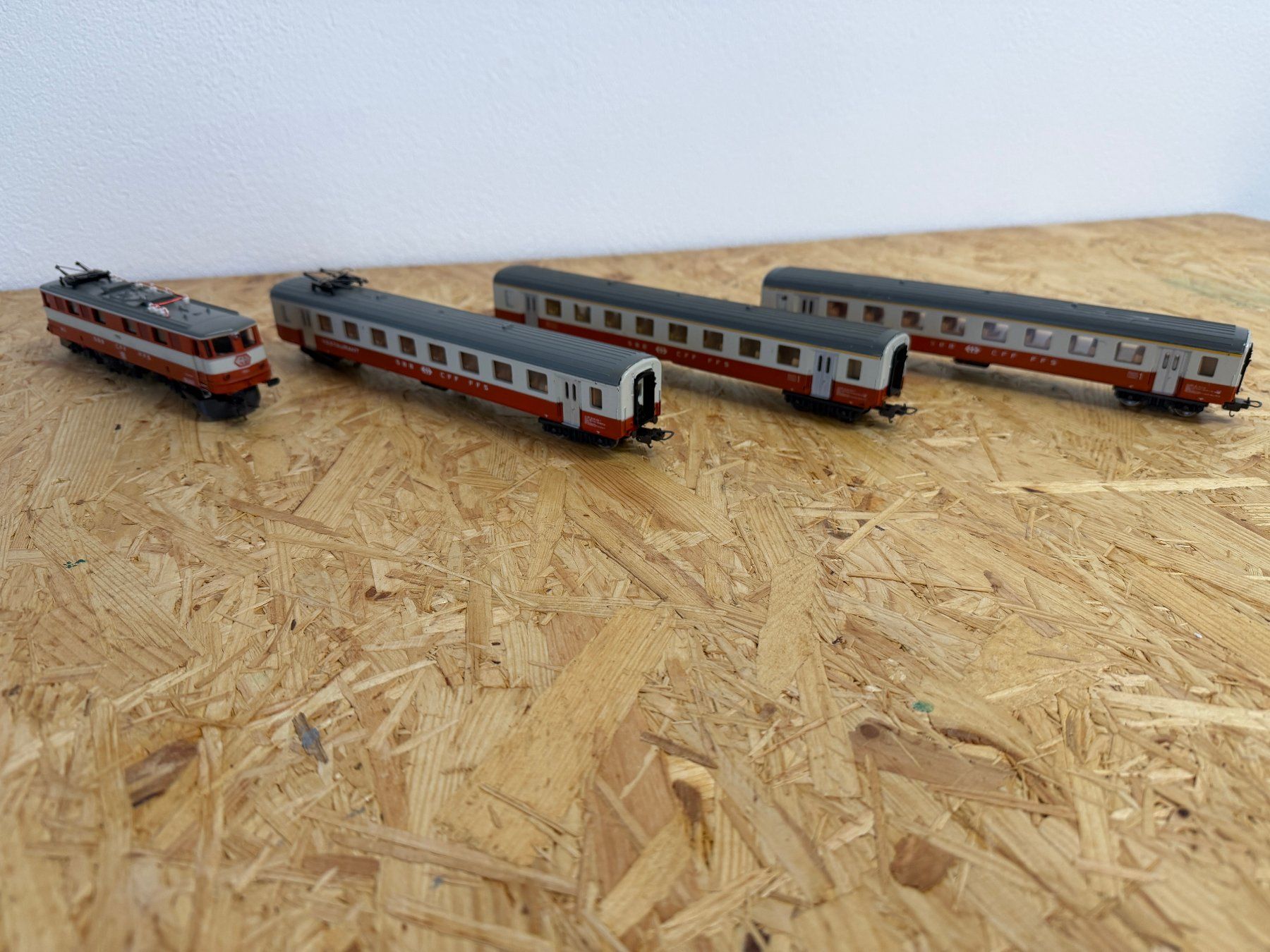 Lima Modellini di ferrovie: Lima-Swiss-Express-4-teilig (Set 2) – Usato da Reinach AG venduto da dav_77l2 5