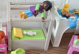 Playmobil Spielfigur mit Bett Zubehör akzeptabler Zustand