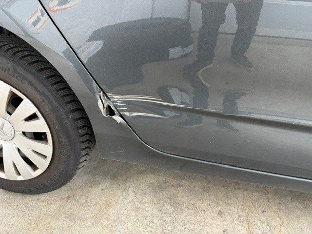 Citroën Automobili: Citroen C4 Tonic 1.4i Manuell – Usato da Stäfa venduto da Velsatis1 7