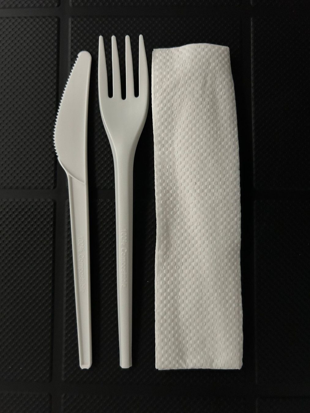 Set di posate: 200 Stück 3-teilig, Gabel, Messer, Serviette – Nuovo e nell'imballaggio originale da Thun venduto da pan_fx6v
