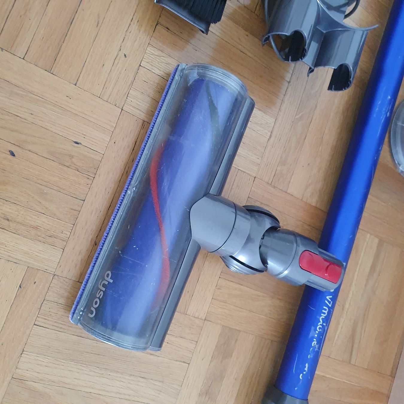 Dyson Aspirapolveri & Accessori: Dyson V7 motorhead – Usato da Prilly venduto da RoDyRe 4