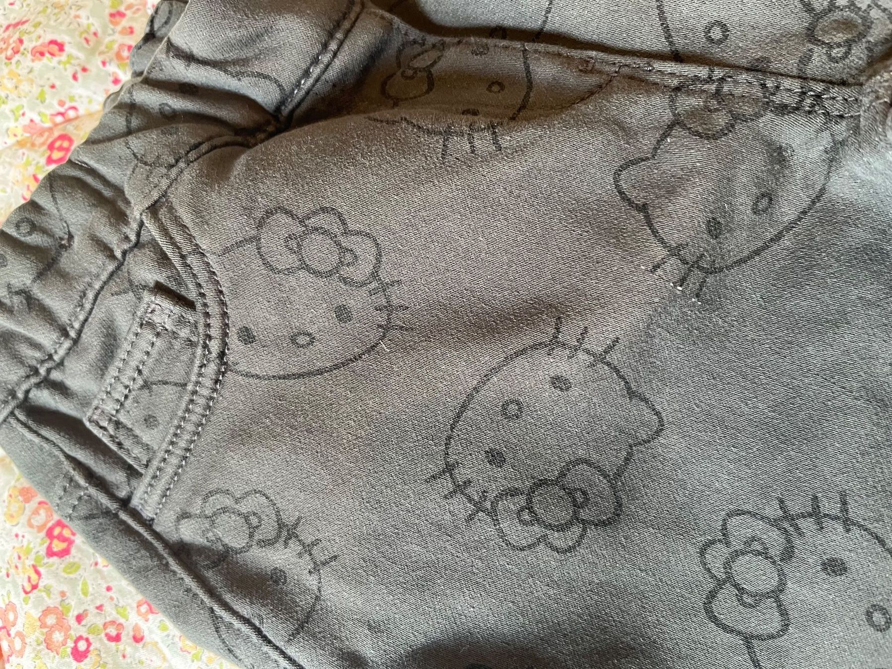 C&A Pantaloni: Grey Hello Kitty flared jeans 7 years/122cm – Usato da Genève venduto da dmt_y25y 2