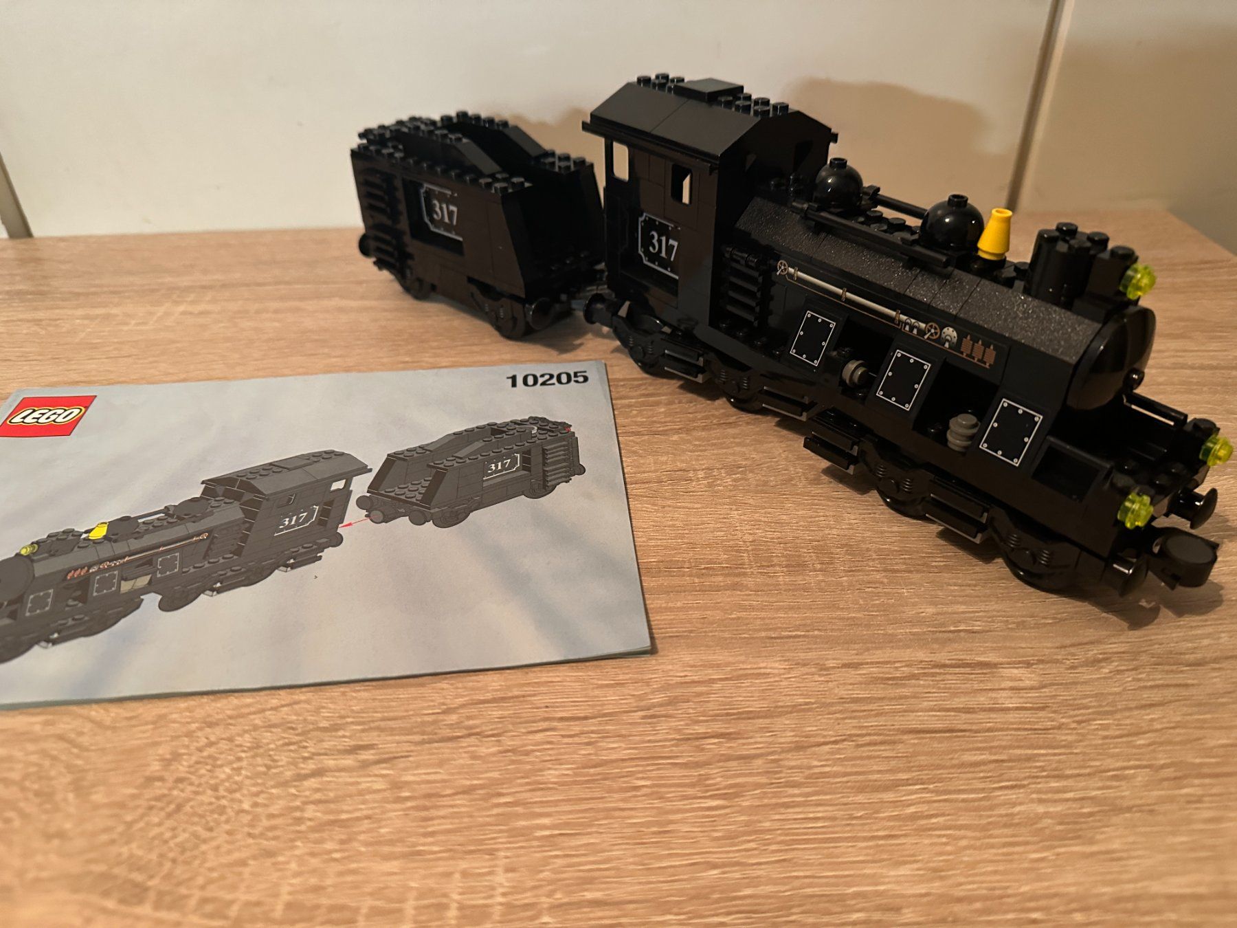 Lego Kit di costruzioni: LEGO 10205 Locomotive – Usato da Basel venduto da Don-Angel 3