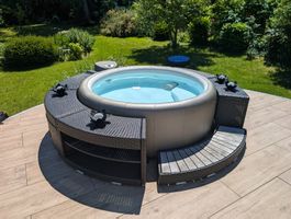 Top-gepflegter Whirpool von Softub, inkl. Umrandung