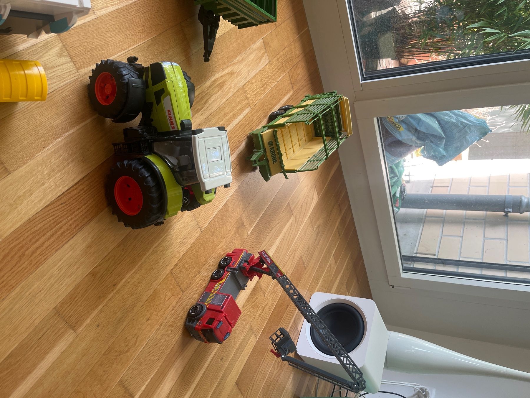 Veicoli per bambini: Bagger, Traktor mit Anhänger und Feuerwehrauto – Usato da Uetikon am See venduto da tribibi80 3