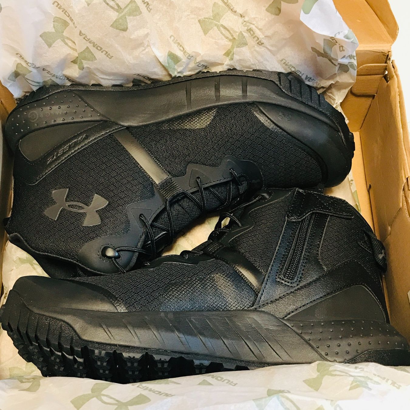 Under Armour Scarpe da uomo: Under Armour Micro G Valsetz Zip Mid Boots  Gr. 44.5 – Nuovo e nell'imballaggio originale da Luzern venduto da cap_pv8l 6