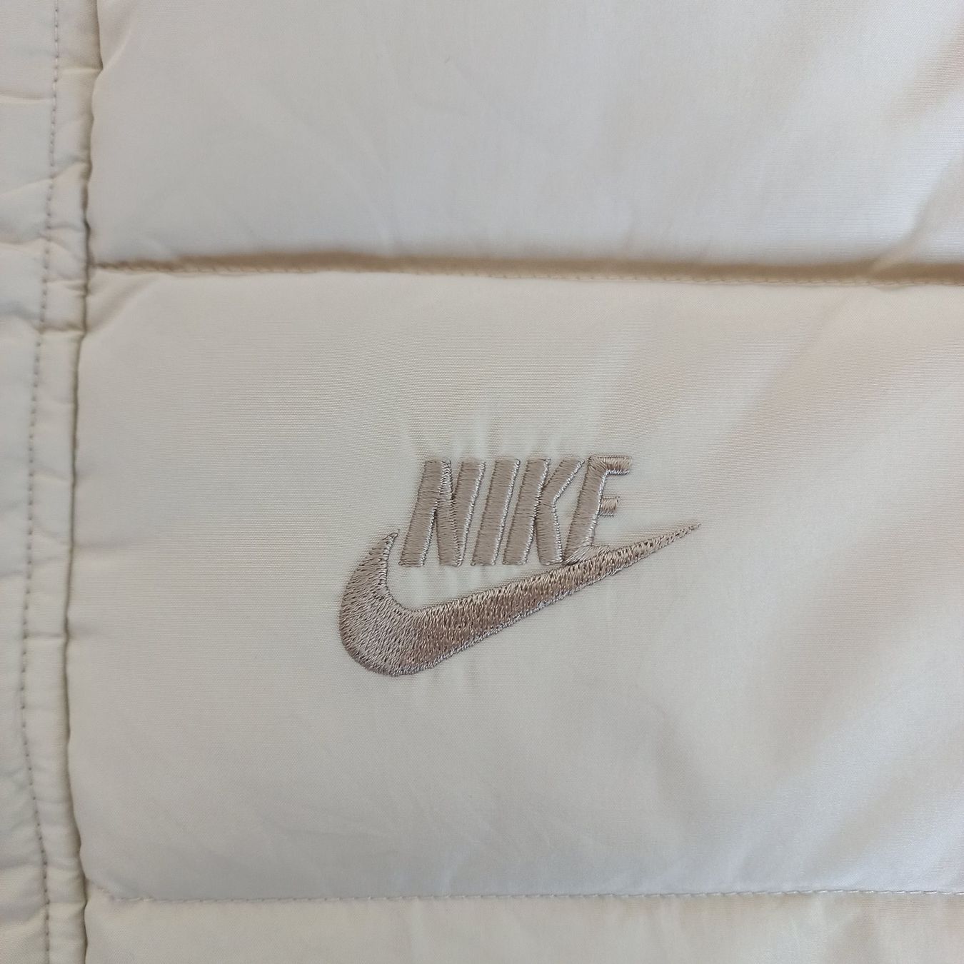 Nike Giacche: Vintage Nike Puffer Jacket (M) – Nuovo (secondo la descrizione) da Chamoson venduto da Sapoloshop 1