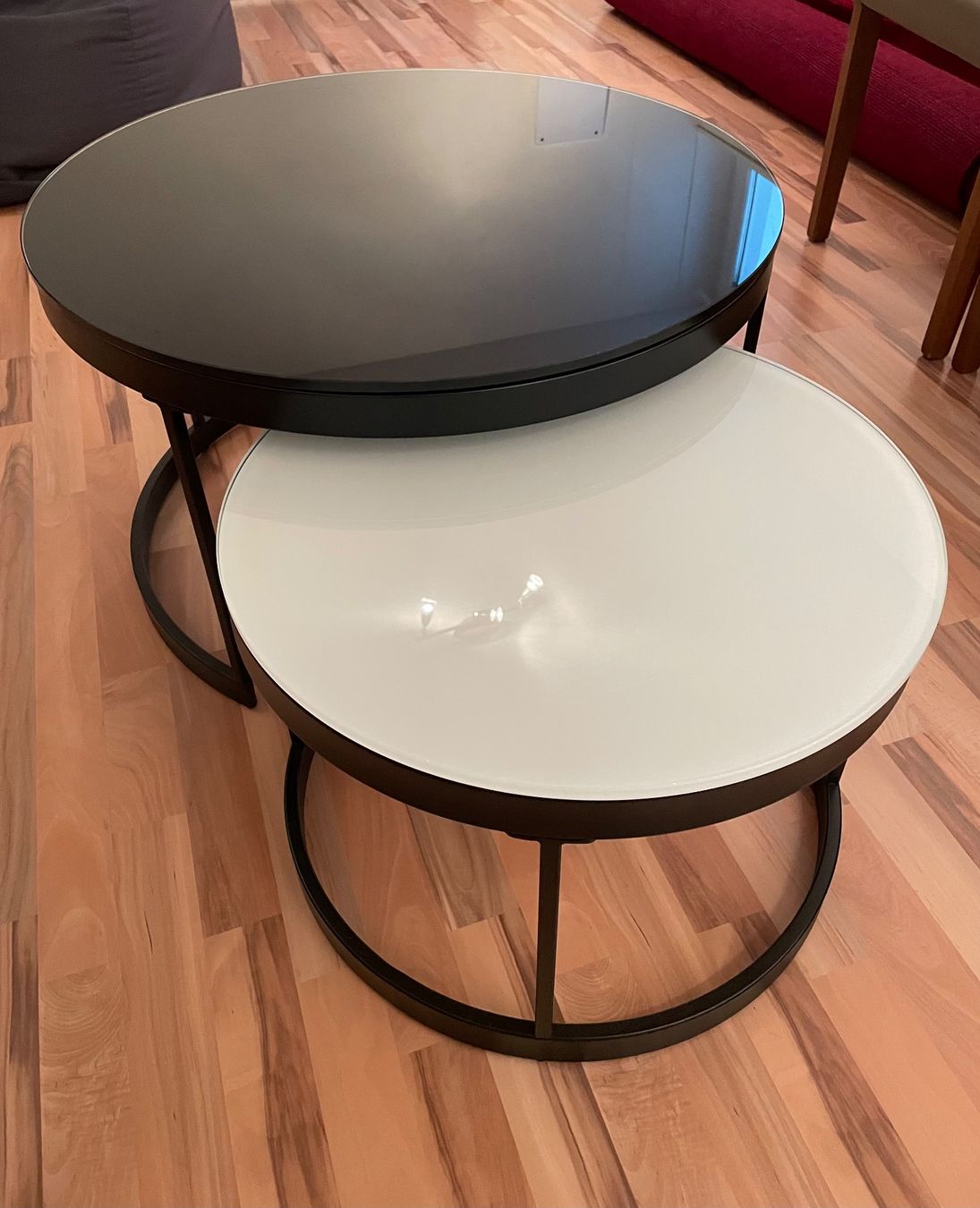 Set de table et chaises: Salontisch 2er Set mit Glasplatten – D'occasion à Kaltbrunn par Xirallic