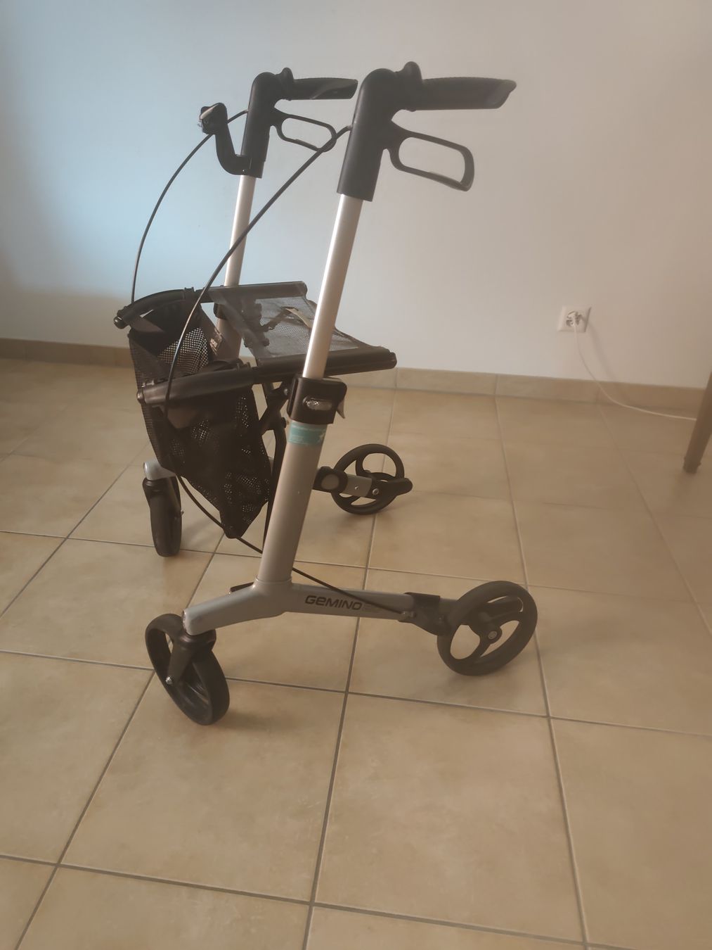 Aides à la marche: Déambulateur Gemino 2.0 bon état – D'occasion à Moudon par dupont65