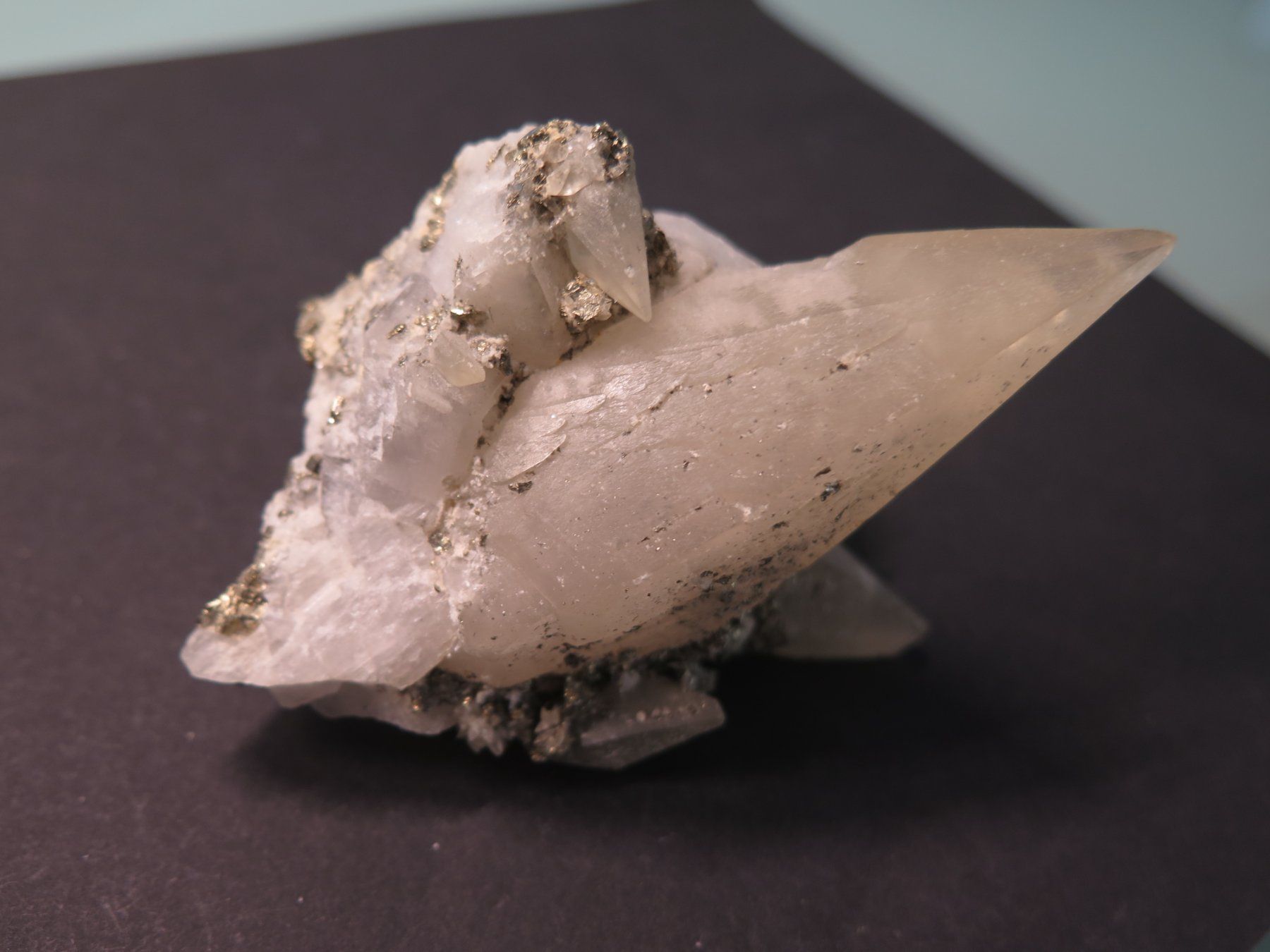 Minerali & Pietre curative: Calcit mit Pyrit von Peru ca. 248 gr. – Usato da Schaffhausen venduto da Yamakana51L8736OQ8 1