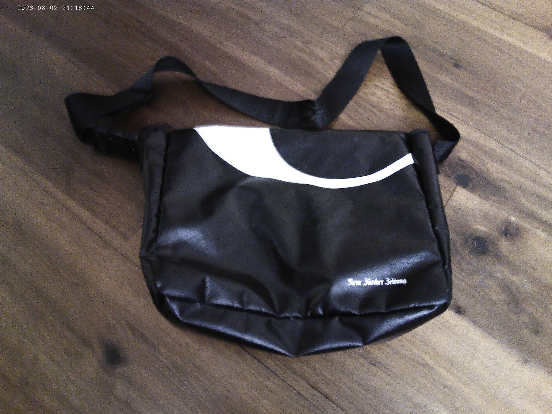 Taschen: Limitierte NZZ Tasche Sonderedition 2010 – Gebraucht aus Altendorf von zipfizaffi 1