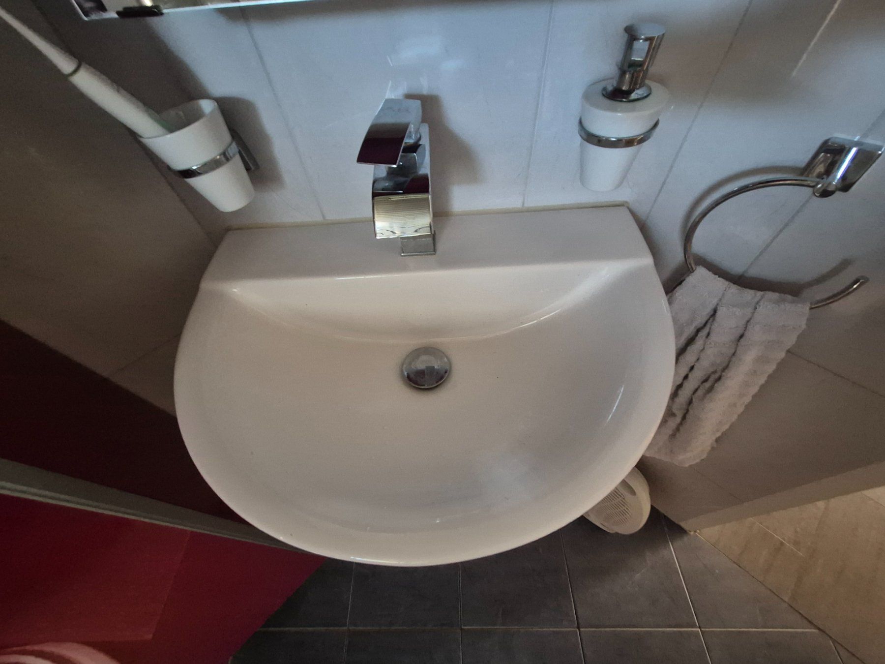 Douches: Duschkabine Rund und Lavabo – D'occasion à Emmen par Mica64 1