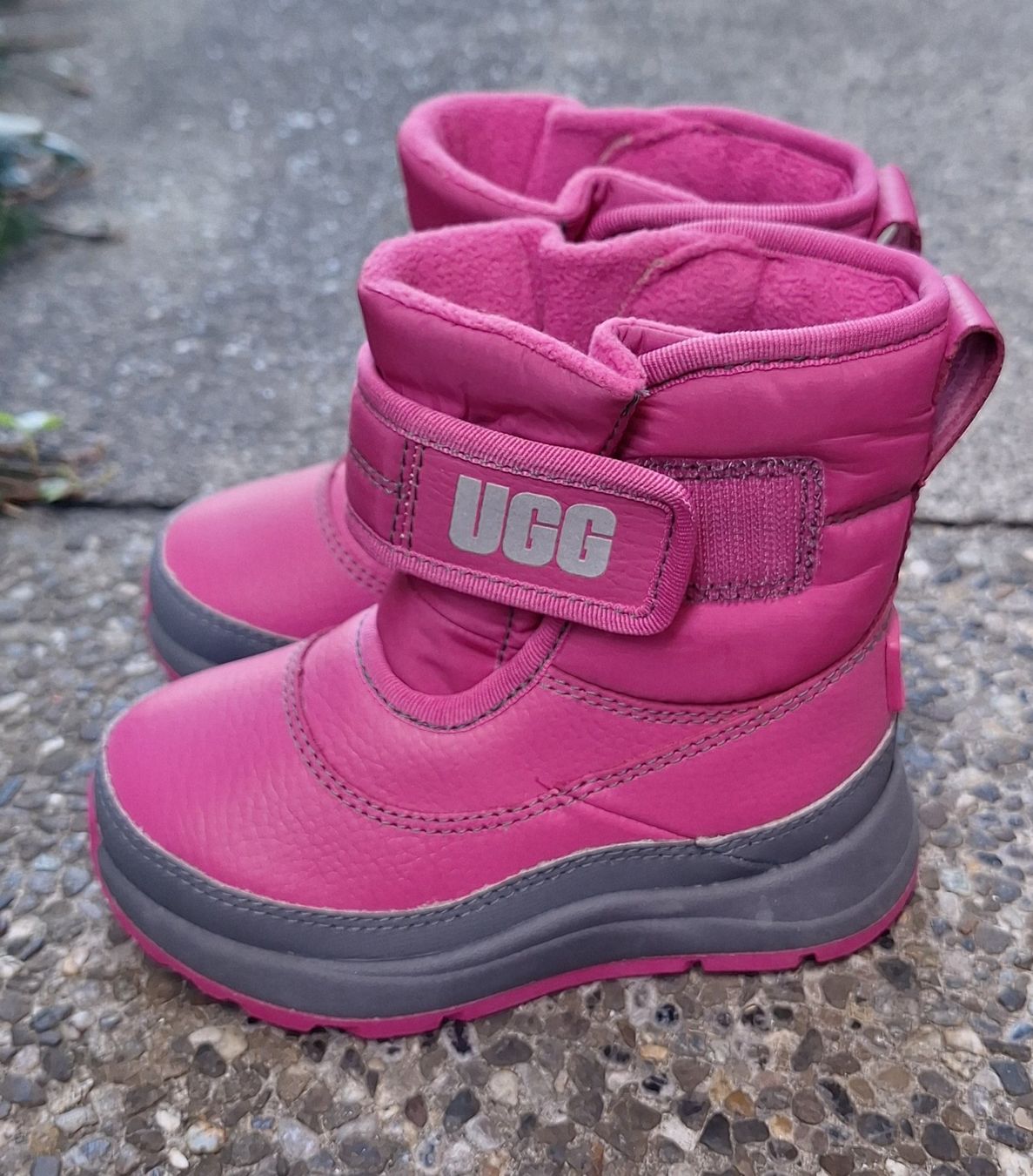 Ugg Schuhe für Mädchen: Neue UGG Winterstiefel Gr. 22 – Neu und originalverpackt aus Bern von Hope10 4