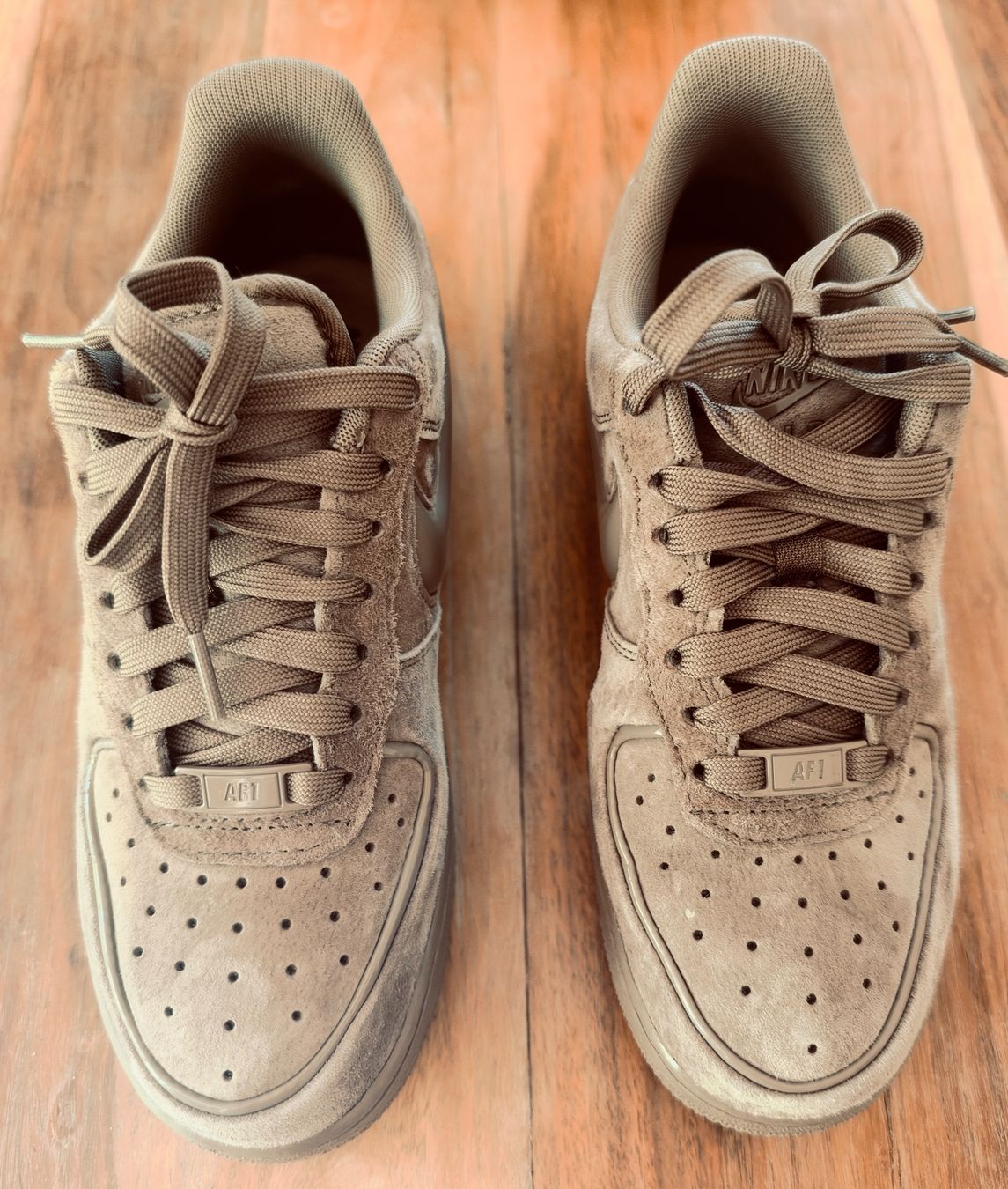 Scarpe da donna: Nike, Suede-Sneaker (Gr. 37.5) – Usato da Basel venduto da betzi13