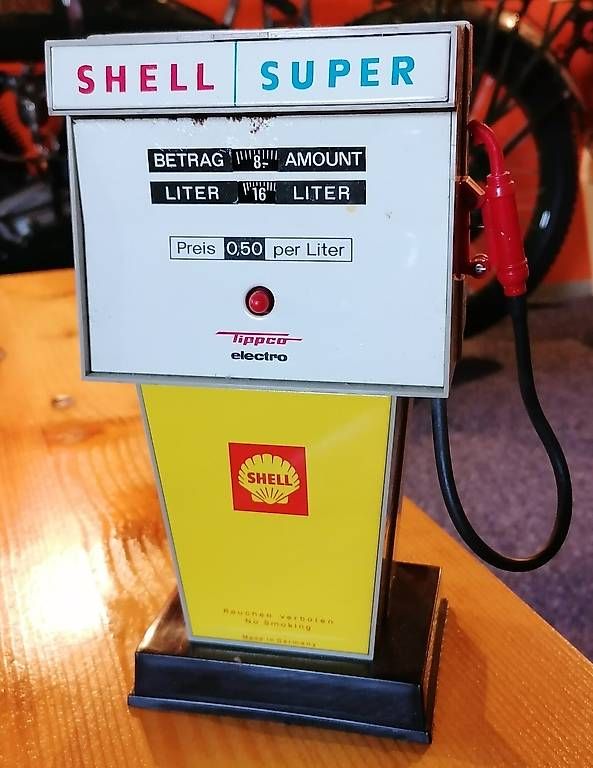 Shell Altre raccolte & rarità: Shell Tanksäule aus Kunststoff – Usato da Stüsslingen venduto da Sandsalz