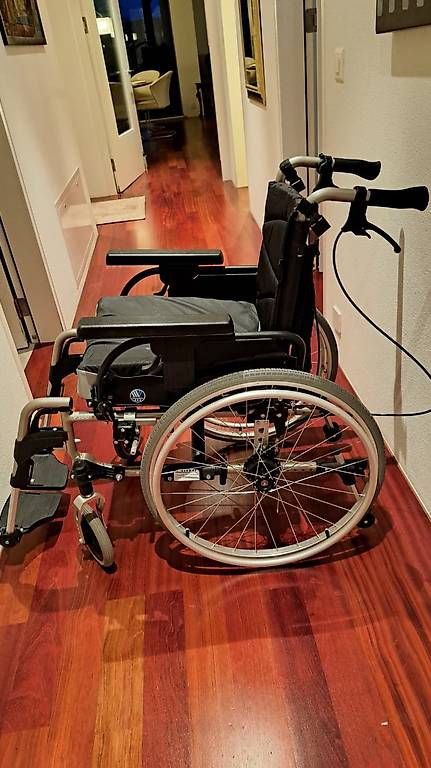 Sedie a rotelle: Vermeiren Rollstuhl mit Antriebsmotor – Usato da Meggen venduto da Iris_Busink 1