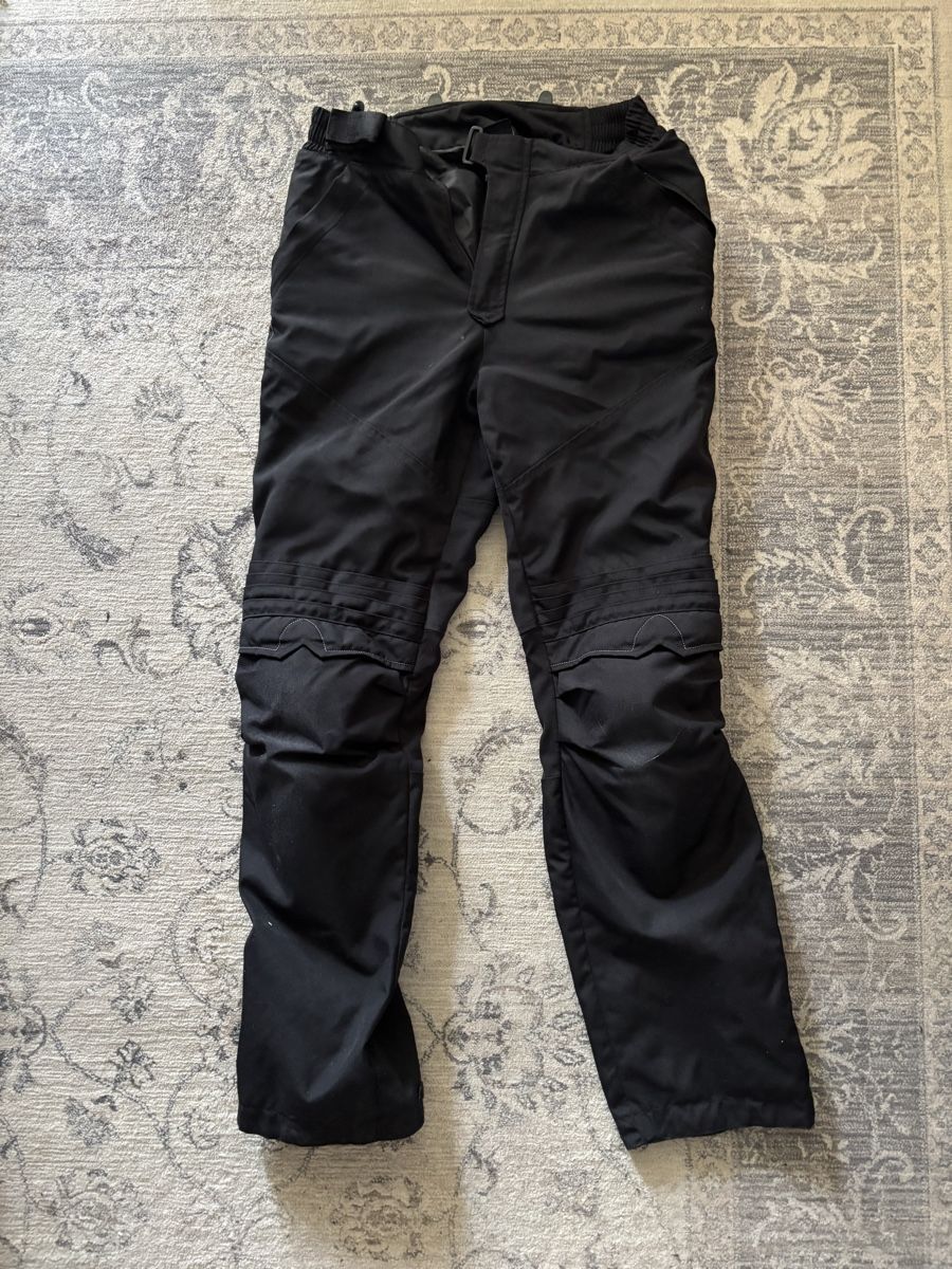 Pantaloni: Hose Grösse M schwarz – Usato da Dübendorf venduto da mba_5yvw