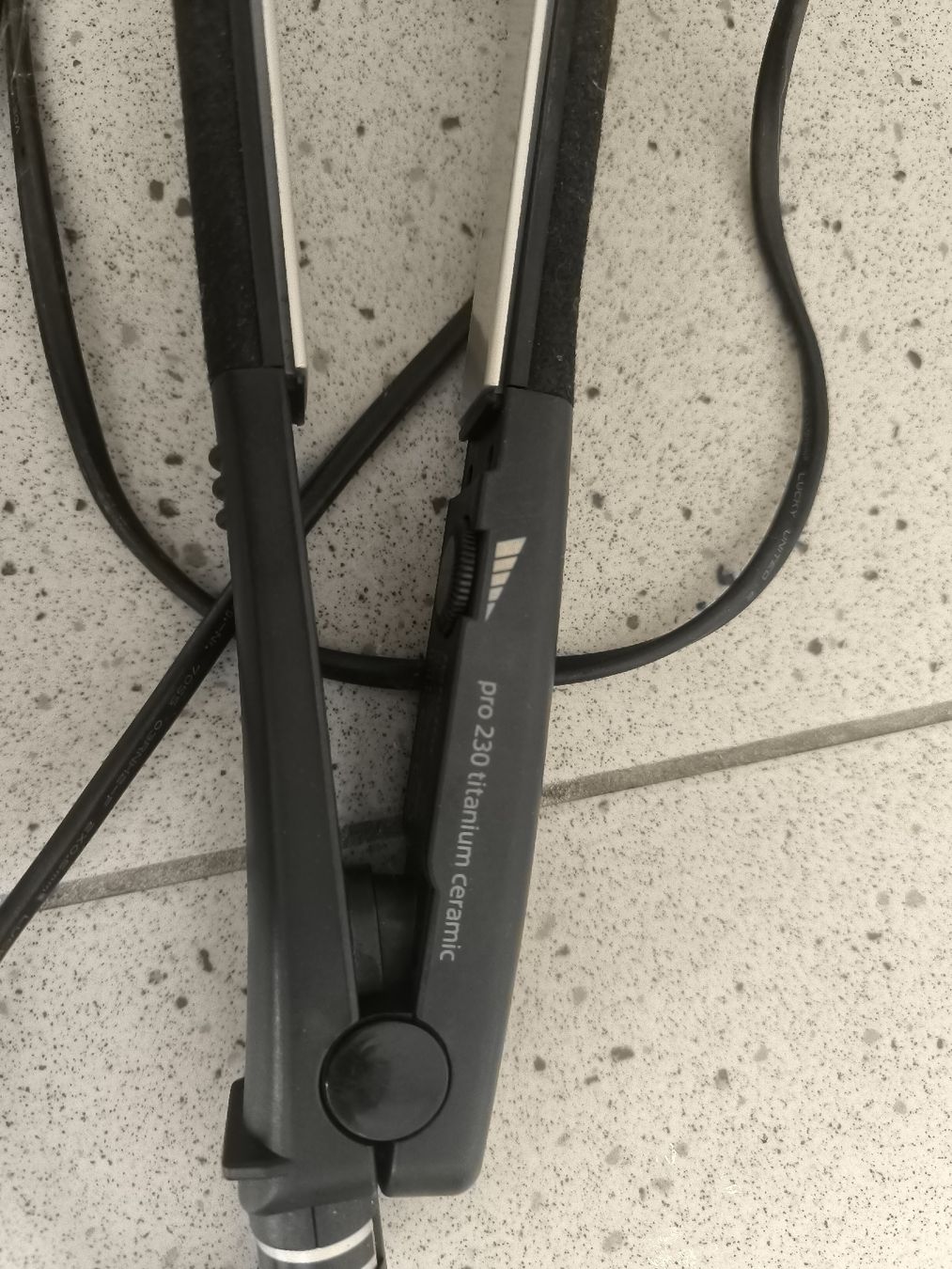 Piastre & Arricciacapelli: Babyliss Pro 230 Titanium Ceramic Glätteisen gebraucht – Usato da Ettiswil venduto da Hansku 3