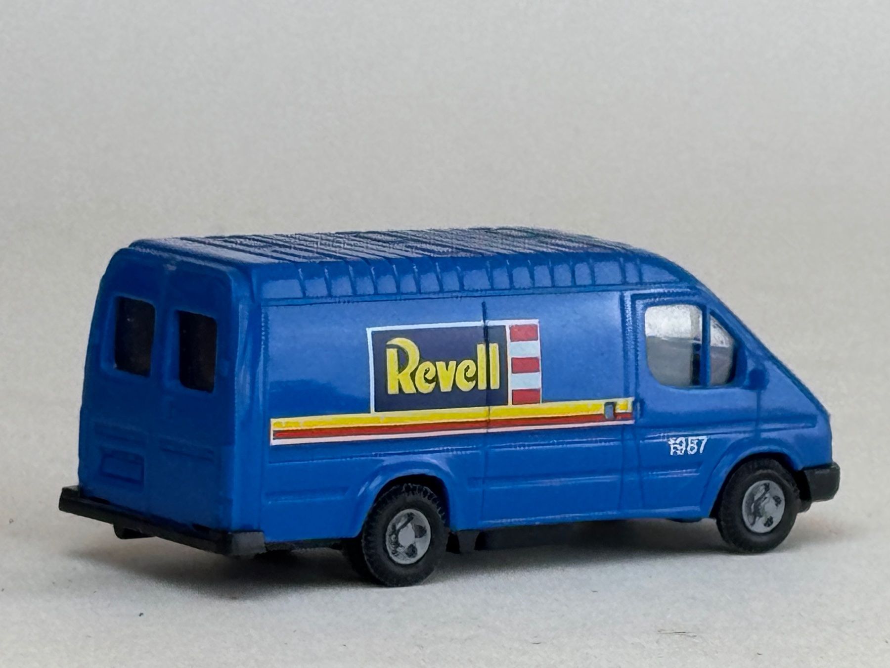 Modellini d'auto: VE1-  Praline Ford Transit Revell – Usato da Elm venduto da Wikmtz 1