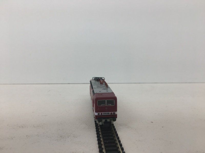 Trix Modellini di ferrovie: Spur N Arnold 2308CH Br 143 Dunkelrot der DR – Usato da Büsserach venduto da ModellbahnDepot 5