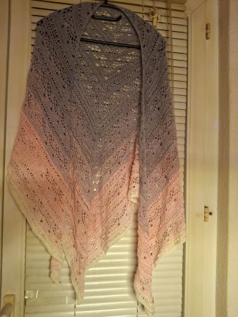 Magnifique châle fait main au crochet (1000 mètres)