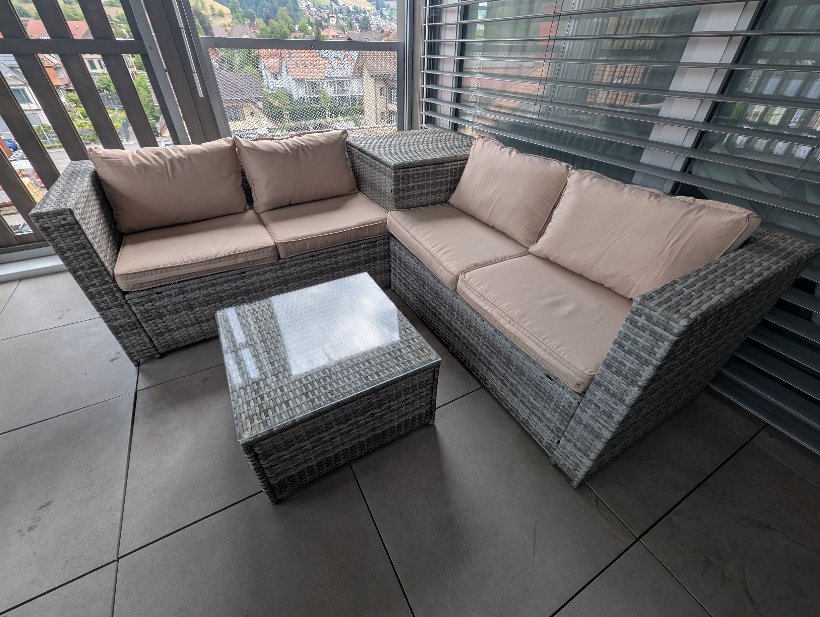 Set de table et chaises: Gartenlounge inkl. Sitzpolster – D'occasion à Langnau i. E. par appnic