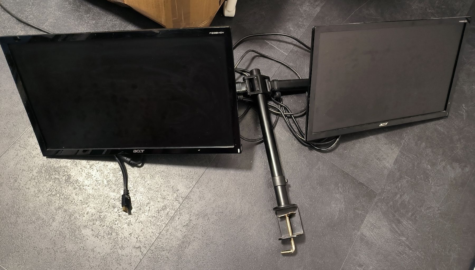 Monitore: *** 2 Bildschirme mit Tischhalterung *** – Gebraucht aus Othmarsingen von Othm13