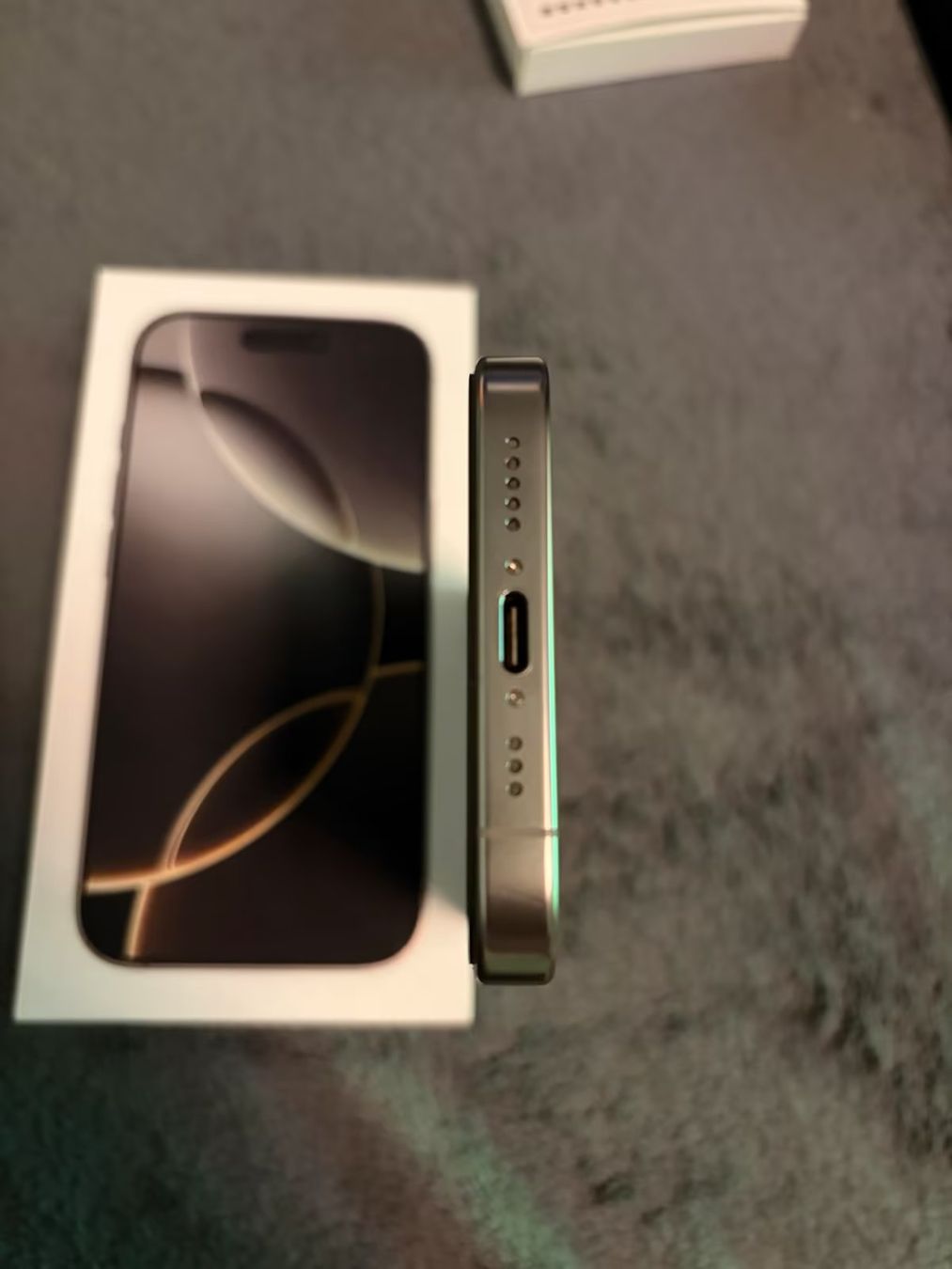 Apple Telefoni cellulari / Smartphones: Iphone 16 Pro 128gb Titan-Natur – Usato da Lachen SZ venduto da leger 1